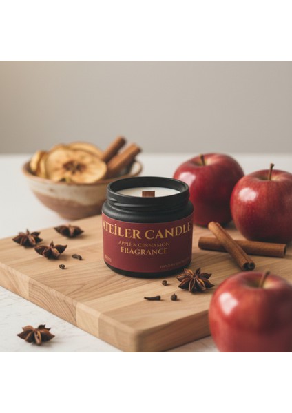 Atelier Candle – Premium Elma & Tarçın Kokulu Mum (250GR) El Yapımı | Doğal Vegan Soya Wax | Ahşap Fitil | Özel Premium Cam Kavanoz