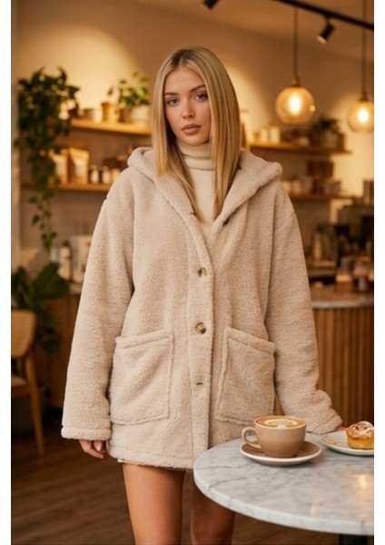 Kışlık Kapüşonlu Peluş Kaban – Bej Cepli Model
