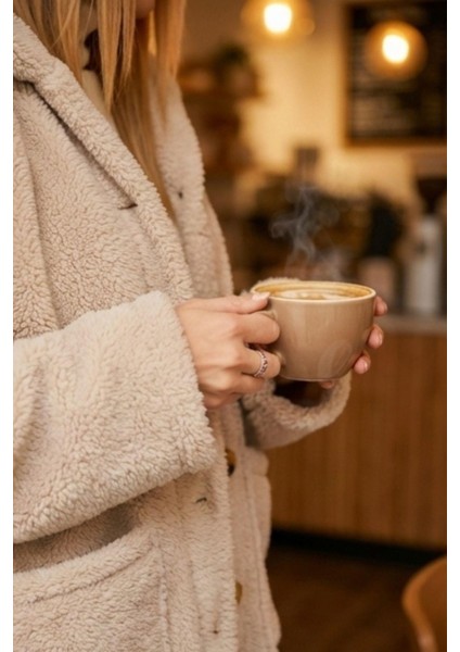 Kışlık Kapüşonlu Peluş Kaban – Bej Cepli Model fiyatları