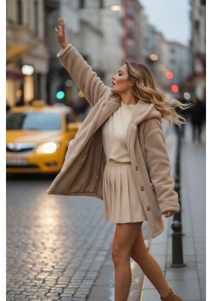 Düğmeli Kapüşonlu Peluş Mont – Bej Oversize fiyatları