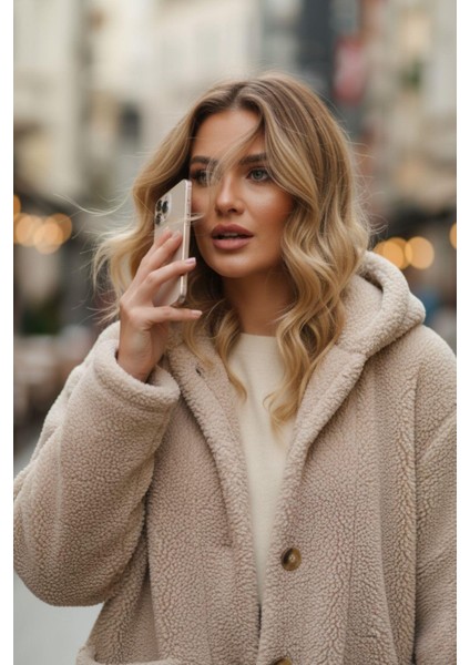 Düğmeli Kapüşonlu Peluş Mont – Bej Oversize modelleri