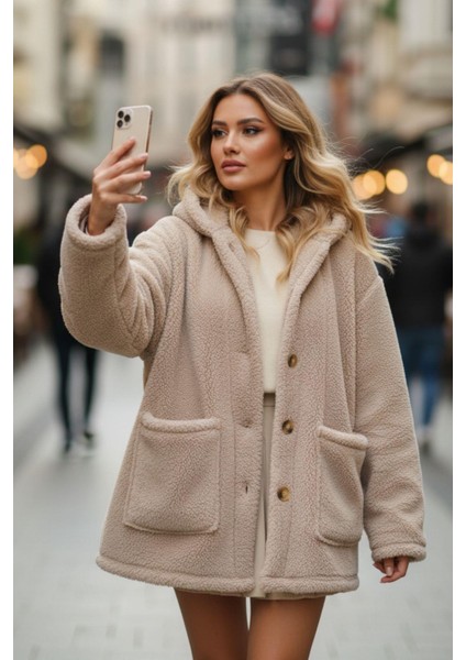Düğmeli Kapüşonlu Peluş Mont – Bej Oversize fırsatları
