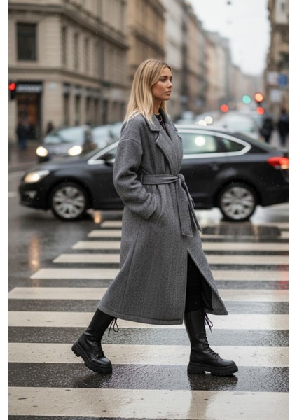 Kahverengi Şık Uzun Kaban – Kuşaklı Kadın Model