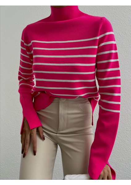 Yarım Balıkçı Çızgili Kolları Yırtmaçlı Triko Kazak