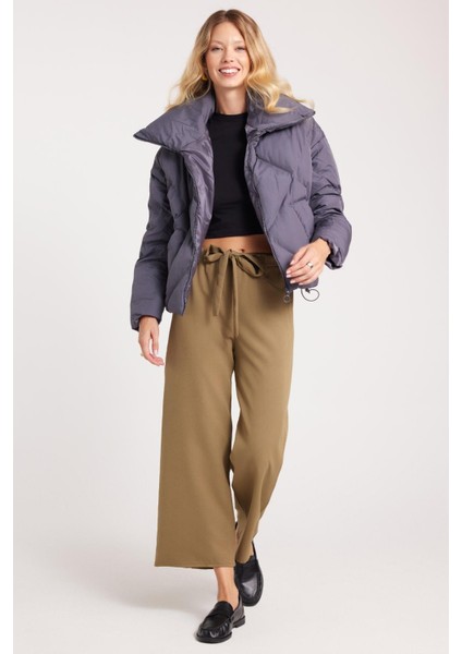 Kadın Relax Fit Rahat Kesim Lastikli Kuşak Bağlamalı Geniş Paça Haki Pantolon fiyatları