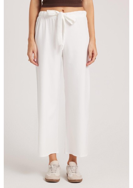 Kadın Relax Fit Rahat Kesim Lastikli Kuşak Bağlamalı Geniş Paça Beyaz Pantolon