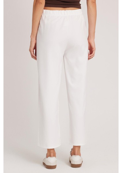 Kadın Relax Fit Rahat Kesim Lastikli Kuşak Bağlamalı Geniş Paça Beyaz Pantolon