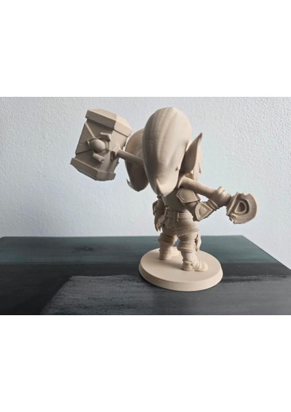 CRAFTSY3D Poppy Çekiçli Koruyucu Figür – 3D Baskı Dekoratif Koleksiyon Ürünü