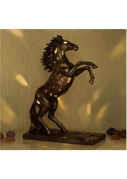 Veronese Design Içerisinde Aydınlatma Olan At Heykeli