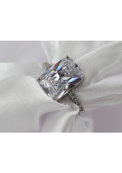 Beyaz Baget Taşlı Gümüş Yüzük, Beyaz Renkli Baget Taşlı Gümüş Yüzük