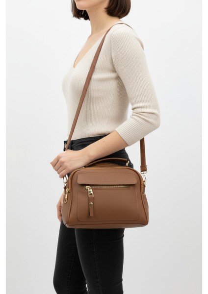 Kadın Lacost Deri Üç Bölmeli Çapraz Askılı El ve Omuz Çantası modelleri