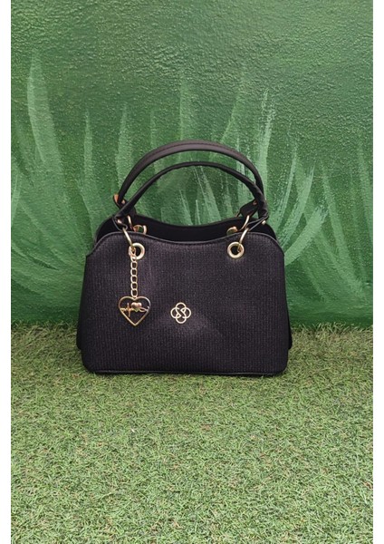 Siyah Kumaş Dokulu Kadın El ve Omuz Çantası – Altın Kalp Aksesuar Detaylı Şık Tasarım