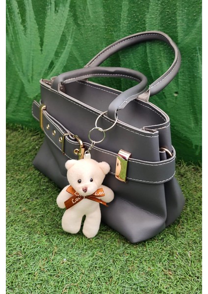 Peluş Ayı Charmlı Kadın Omuz Çantası – Gri Deri & Peluş Ayıcık Detaylı