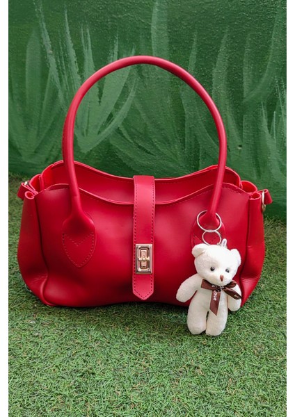 Peluş Ayıcık Charm Kadın Omuz Çantası – Kırmızı Renk & Peluş Ayıcık Detaylı Kadın Çanta