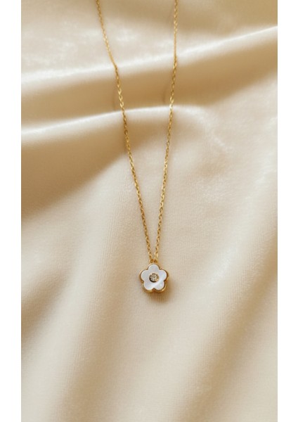 Çiçek Motifli Kolye