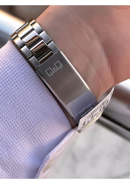 Çelik Kordon Takvimli Kadran 2 Yıl Garantili 3 Atm Suya Dayanıklı Erkek Kol Saati QQ.E2004.A1 fırsatları