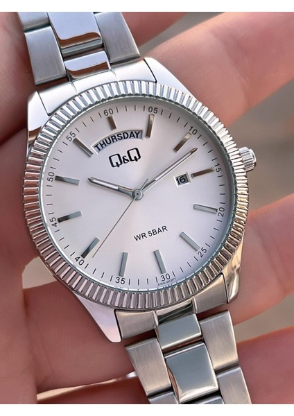Çelik Kordon Takvimli Kadran 2 Yıl Garantili 3 Atm Suya Dayanıklı Erkek Kol Saati QQ.E2005.A1 modelleri