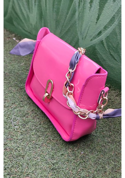 Zincir Askılı Pembe Parlak Kadın Omuz Çantası – Şık ve Trend Mini Çapraz Çanta modelleri