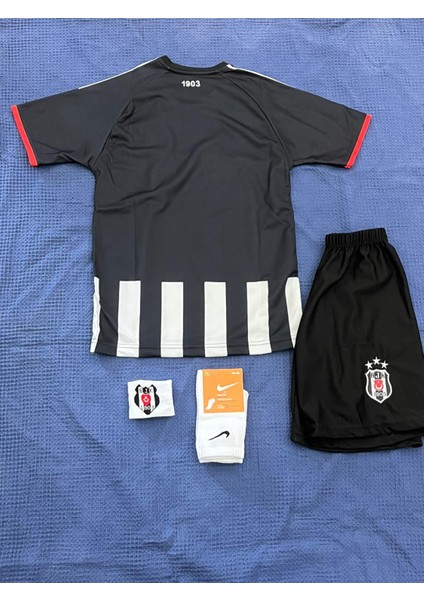 Kişiye Özel Isim ve Numara Yazılır /./b.e.ş.i.k.t.a.ş. Siyah Beyaz Çocuk Forma Şort Bileklik Çorap modelleri