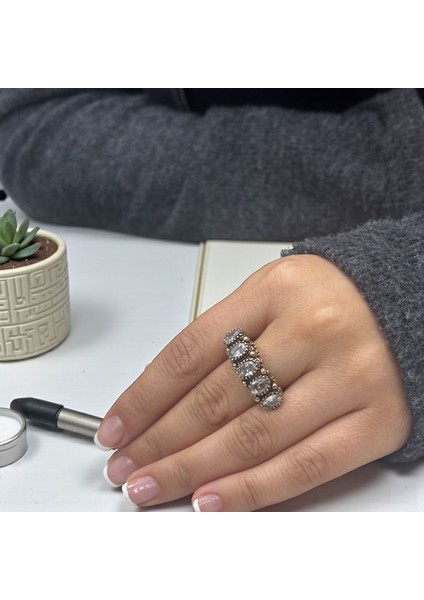 Vintage Taşlı Zarafet Yüzüğü