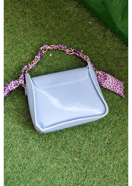 Zincir Askılı Mavi Kadın Omuz Çantası – Parlak Deri Görünümlü, Leopar Desenli Şık Aksesuar modelleri