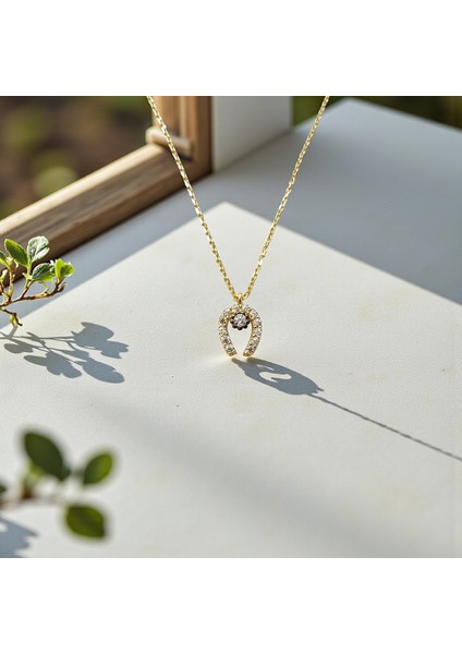 At Nalı Figürlü Zirkon Taşlı 14 Ayar Altın Kolye