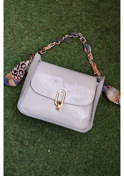 Zincir Askılı Kadın Parlak Gri Omuz Çantası – Şık Günlük & Gece Kullanım fiyatları