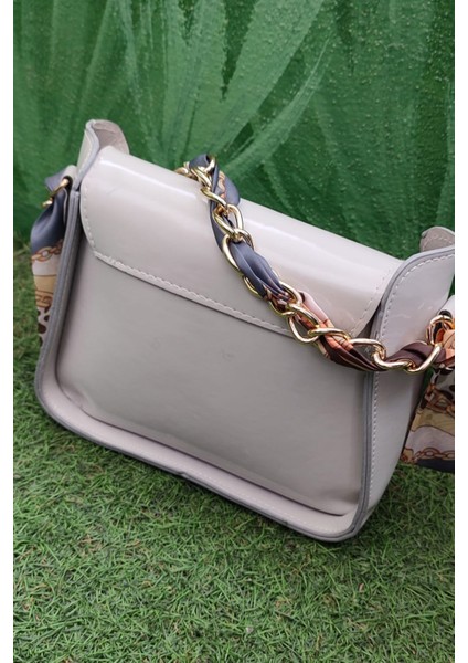 Zincir Askılı Kadın Parlak Gri Omuz Çantası – Şık Günlük & Gece Kullanım fırsatları