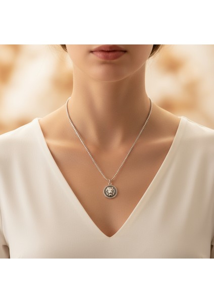 Minimal Aslan Madalyon Gümüş Kaplama Örme Zincir Kolye