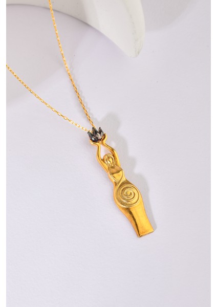 925 Ayar Gümüş “Goddess” Kolye – Altın Kaplama / Mitolojik İlahi Dişil Enerji Sembolü