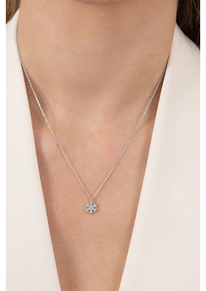 925 Ayar Gümüş Kolye Rodyumlu Zirkon Taşlı Kar Tanesi Kolye SGTL13148RODAJ fiyatları