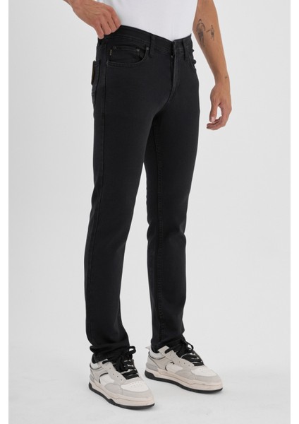 Erkek Regular Fit Rahat Kesim Esnek Likralı Örme Jeans modelleri