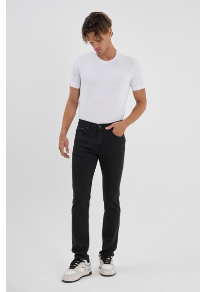 Erkek Regular Fit Rahat Kesim Esnek Likralı Örme Jeans indirimleri