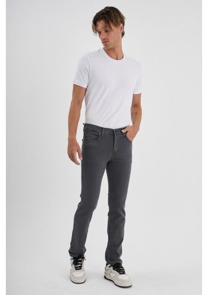 Erkek Regular Fit Rahat Kesim Esnek Likralı Örme Jeans indirimleri