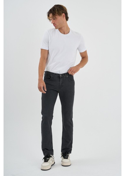 Erkek Regular Fit Rahat Kesim Esnek Likralı Örme Jeans indirimleri