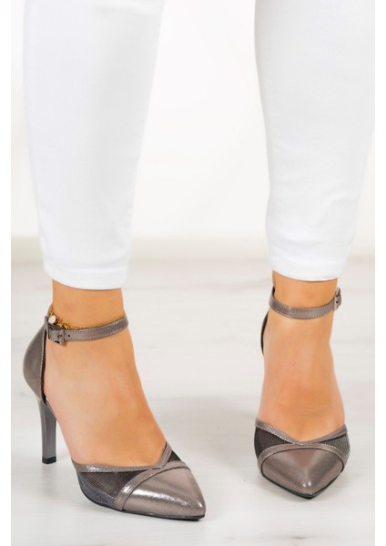 Liana Platin Fileli Sivri Burun Klasik İnce Topuklu Ayakkabı