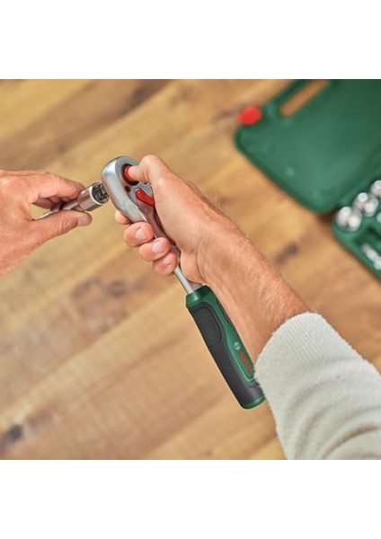 1/2 Inç Cırcır, 25 Parçalı Set (Güçlü Mandal; 768 Nm&apos;ye Kadar Yüksek Tork; Kilitleme Düğmesi; Sezgisel Yön Değişimi; Kavisli Boyun; Ergonomik Yumuşak Sap; 24 Aksesuar; Çanta) modelleri