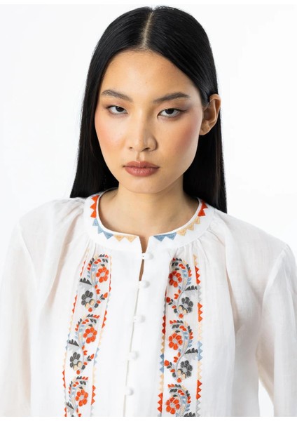 Önü Şerit Nakışlı Ekru Keten Bluz 3930-2Y5 fırsatları