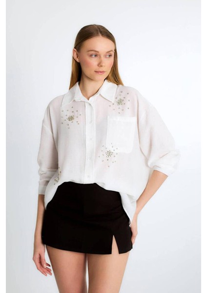 Cepli Taş Işlemeli Beyaz Kadın Gömlek M38061-2Y5