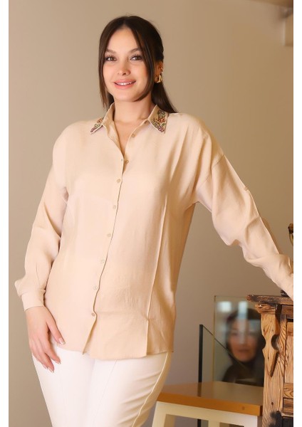 Yakası Boncuk Işlemeli Bej Kadın Gömlek 3210-2Y5 fırsatları