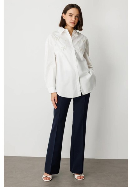 Boncuklu Kurdele Detaylı Beyaz Kadın Gömlek 50367-2Y5 modelleri