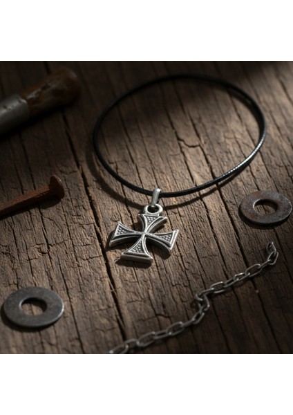 Antik Desenli Haç Gümüş Kaplama Deri İp Kolye fırsatları