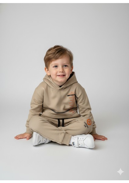 Erkek Çocuk Bej Kapüşonlu Kanguru Cepli Yazı Baskılı Eşofman Takımı modelleri