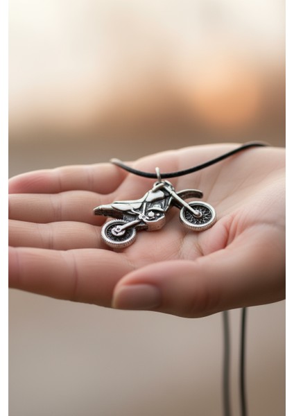 Cross Motor Gümüş Kaplama Deri İp Kolye fırsatları