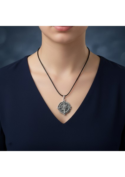 Pusula Gümüş Kaplama Deri Ip Kolye