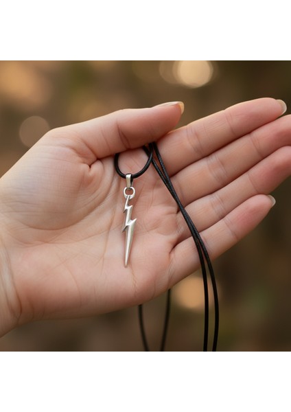 Şimşek - The Flash Gümüş Kaplama Deri İp Kolye indirimleri