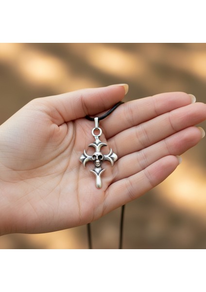 Kuru Kafa Haç Gümüş Kaplama Deri Ip Kolye indirimleri