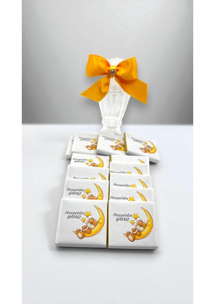 Isme Özel Ayda Uyuyan Sarı Ayıcık Temalı Bebek Çikolatası modelleri