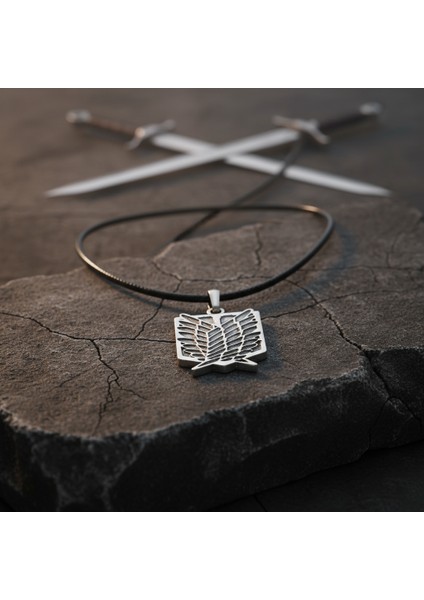 Attack On Titan Anime Gümüş Kaplama Deri İp Kolye