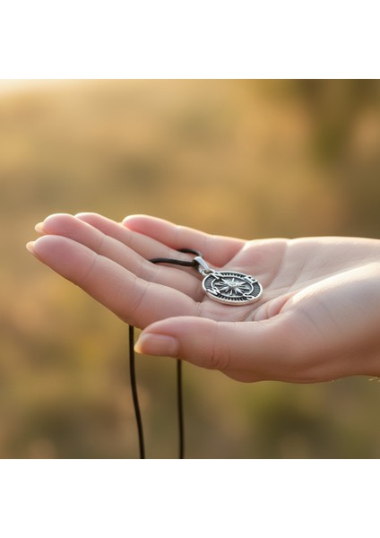 Minimal Pusula Gümüş Kaplama Deri Ip Kolye fırsatları